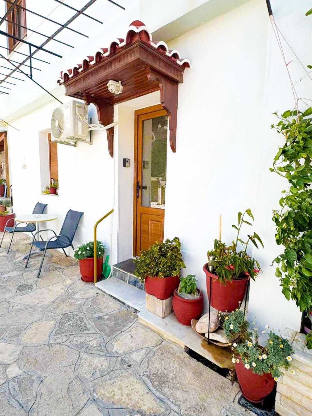 קוקארי Miltiadis Apartments מראה חיצוני תמונה