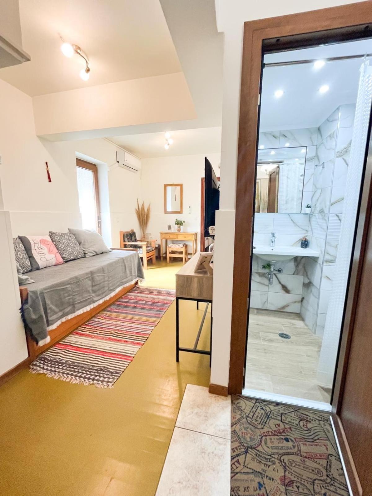 קוקארי Miltiadis Apartments מראה חיצוני תמונה